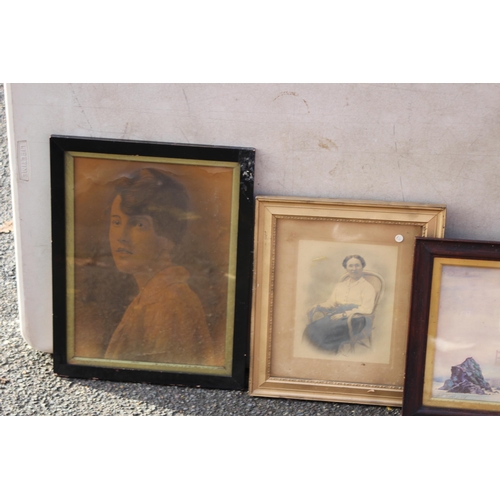 130 - QUANTITY OF ANTIQUE PHOTO'S AND PRINTS
37 X 31CM