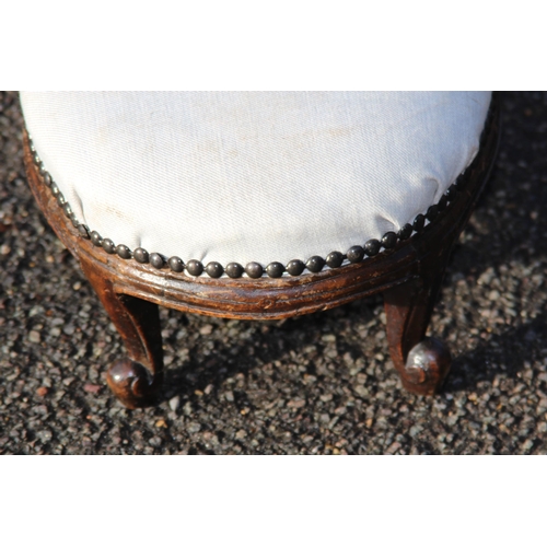 2 - ANTIQUE FOOT STOOL
36 x 25 x 19cm