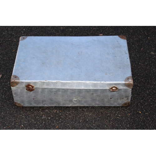 393 - VINTAGE FLIGHT CASE
60 X 37 X 20CM