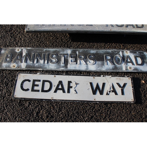 426 - QUANTITY OF VINTAGE ROAD SIGNS  x5
117CM