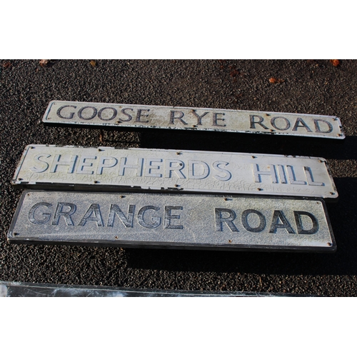 426 - QUANTITY OF VINTAGE ROAD SIGNS  x5
117CM