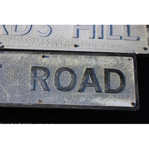 426 - QUANTITY OF VINTAGE ROAD SIGNS  x5
117CM