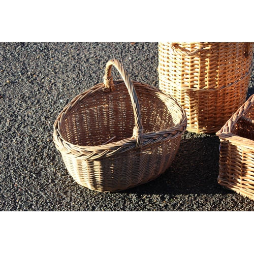 427 - QUANTITY OF WICKER x3
40 X 30CM