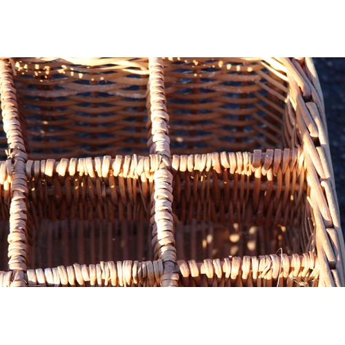 427 - QUANTITY OF WICKER x3
40 X 30CM