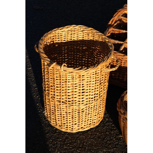 427 - QUANTITY OF WICKER x3
40 X 30CM