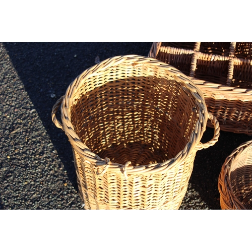 427 - QUANTITY OF WICKER x3
40 X 30CM