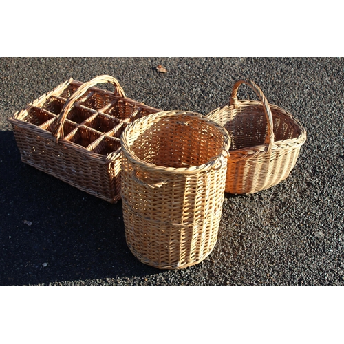 427 - QUANTITY OF WICKER x3
40 X 30CM