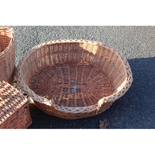 428 - QUANTITY OF WICKER x4
80 X 23CM