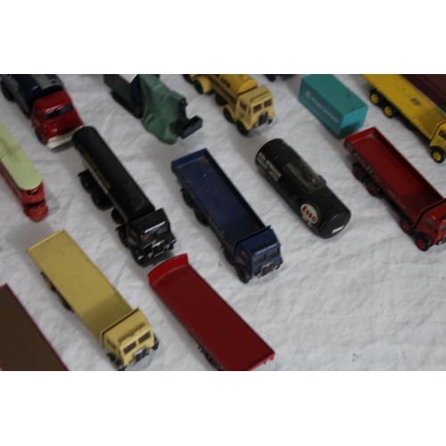 585 - LARGE QUANTITY OF DIE CAST CARS