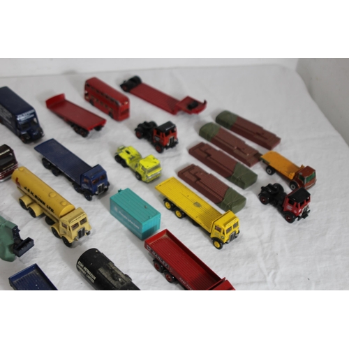 585 - LARGE QUANTITY OF DIE CAST CARS