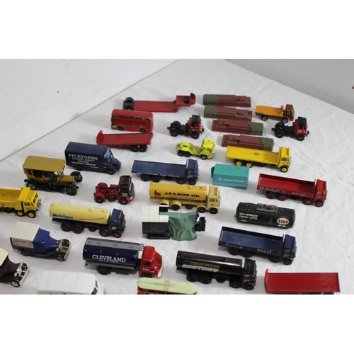 585 - LARGE QUANTITY OF DIE CAST CARS