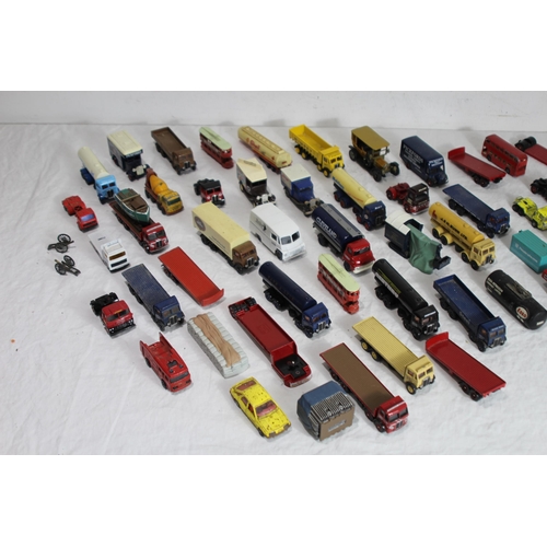 585 - LARGE QUANTITY OF DIE CAST CARS