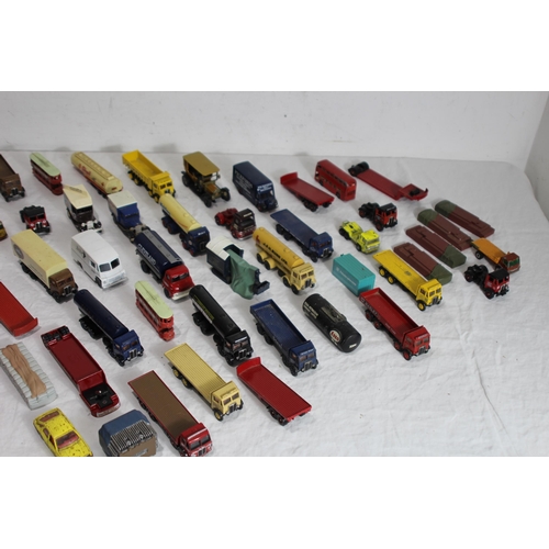 585 - LARGE QUANTITY OF DIE CAST CARS