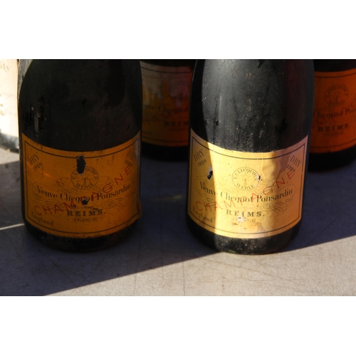 689 - QUANTITY OF VINTAGE CHAMPAGNE x9 - BLOWN