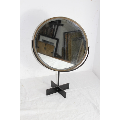 146 - VINTAGE DRESS MIRROR (MQ)
46 X 33CM