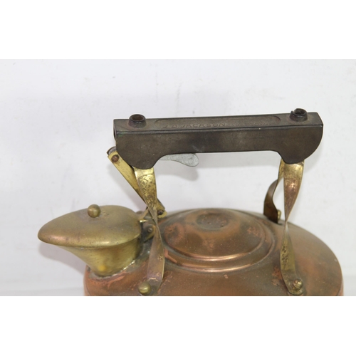 369 - TWO COPPER KETTLES AND OIL LAMP