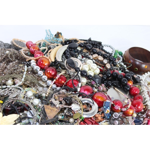 379 - QUANTITY OF COSTUME JEWELLERY