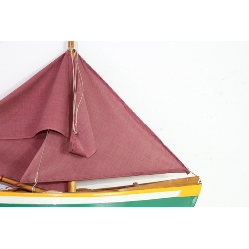 383 - POND YACHT MODEL
48 X 37CM