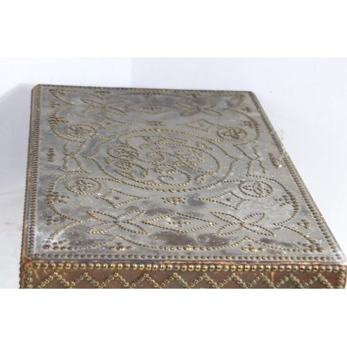 402 - ANTIQUE INLAYED JEWELLERY BOX (MQ)
50 X 30 X 18CM