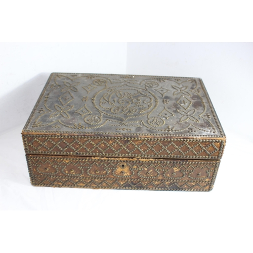 402 - ANTIQUE INLAYED JEWELLERY BOX (MQ)
50 X 30 X 18CM