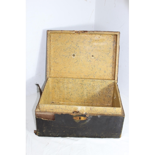 403 - 2 X ANTIQUE BOXES (MQ)
38 X 26 X 18CM