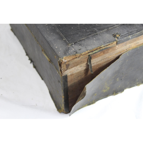 403 - 2 X ANTIQUE BOXES (MQ)
38 X 26 X 18CM