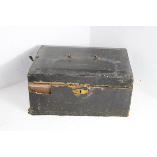 403 - 2 X ANTIQUE BOXES (MQ)
38 X 26 X 18CM