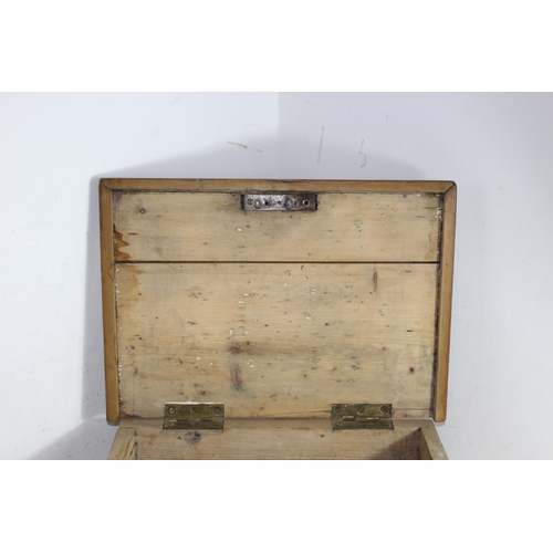 406 - ANTIQUE PINE BOX (MQ)
45 X 31 X 21CM