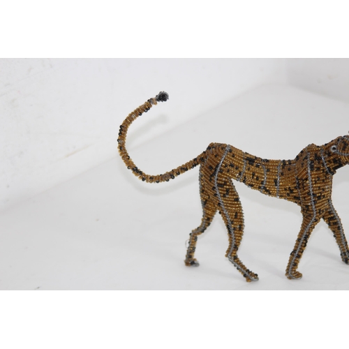 407 - WIRE AND BEAD MODEL OF A LEOPARD (MQ)
15 X 22CM