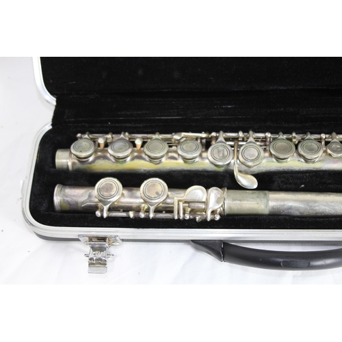 414 - CASED FLUTE