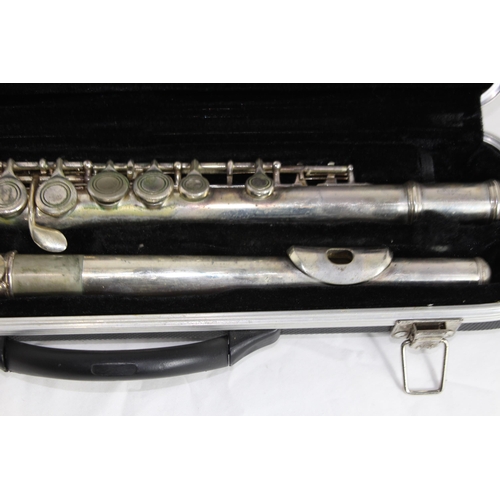 414 - CASED FLUTE