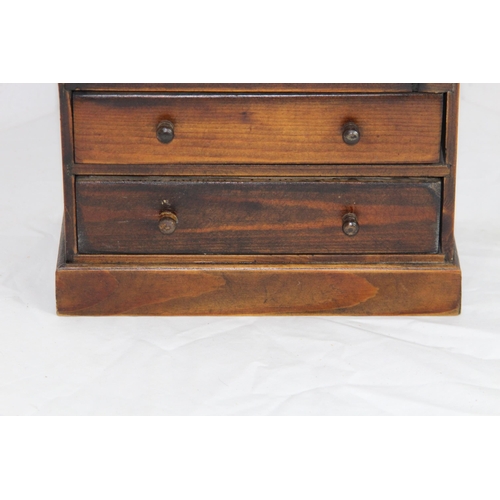 422 - VINTAGE MINIATURE CHEST OF DRAWERS
23.5 X 23 X 12CM