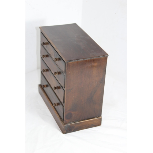 422 - VINTAGE MINIATURE CHEST OF DRAWERS
23.5 X 23 X 12CM