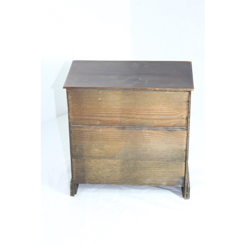 422 - VINTAGE MINIATURE CHEST OF DRAWERS
23.5 X 23 X 12CM