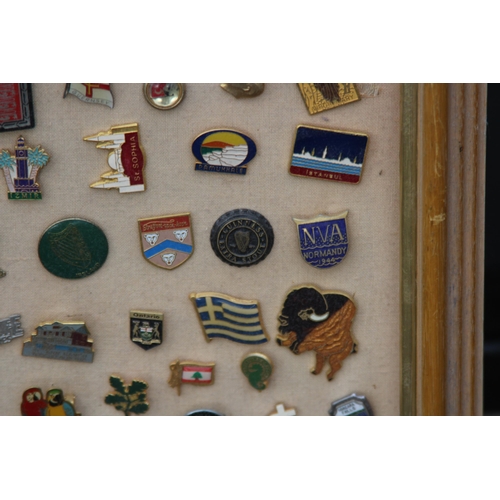 826 - LARGE QUANTITY OF VINTAGE AND MODERN PIN BADGES