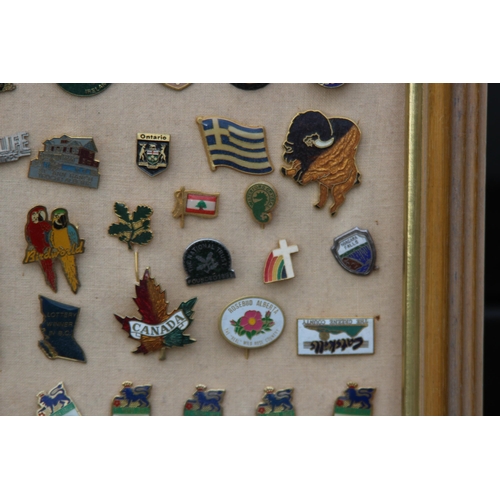 826 - LARGE QUANTITY OF VINTAGE AND MODERN PIN BADGES