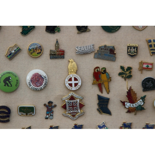 826 - LARGE QUANTITY OF VINTAGE AND MODERN PIN BADGES