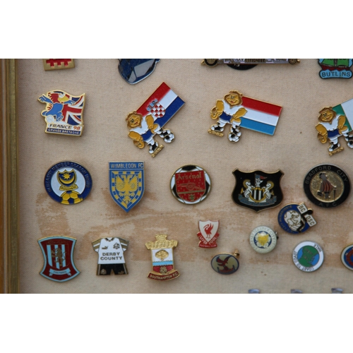 826 - LARGE QUANTITY OF VINTAGE AND MODERN PIN BADGES