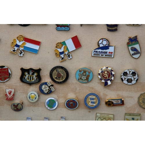 826 - LARGE QUANTITY OF VINTAGE AND MODERN PIN BADGES