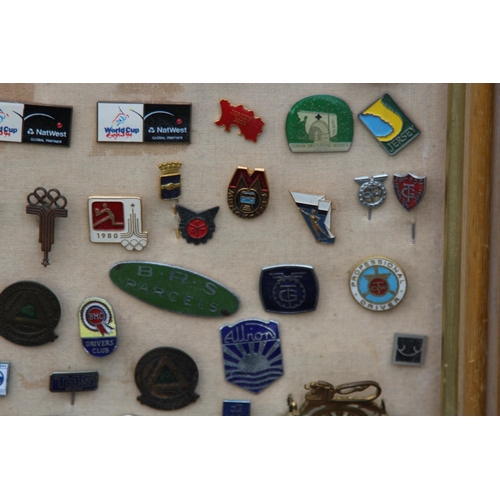 826 - LARGE QUANTITY OF VINTAGE AND MODERN PIN BADGES