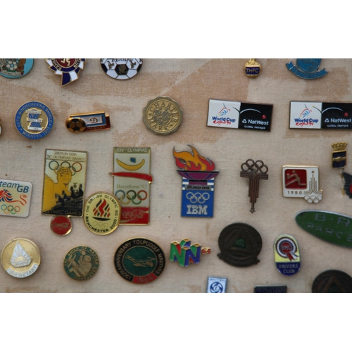 826 - LARGE QUANTITY OF VINTAGE AND MODERN PIN BADGES