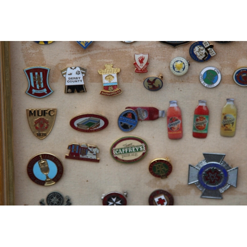 826 - LARGE QUANTITY OF VINTAGE AND MODERN PIN BADGES