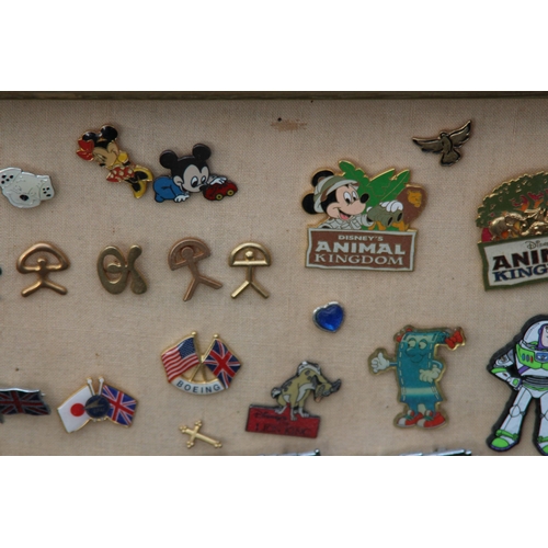 826 - LARGE QUANTITY OF VINTAGE AND MODERN PIN BADGES