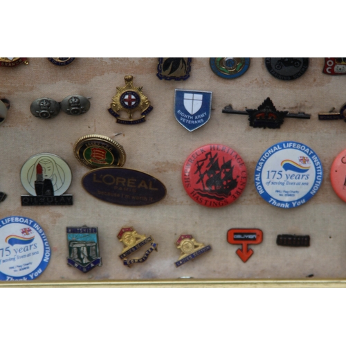 826 - LARGE QUANTITY OF VINTAGE AND MODERN PIN BADGES