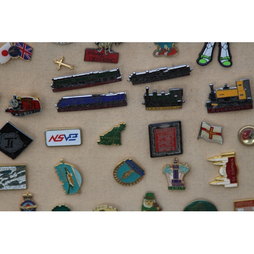 826 - LARGE QUANTITY OF VINTAGE AND MODERN PIN BADGES