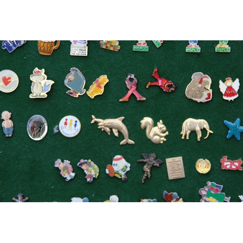 828 - LARGE QUANTITY OF VINTAGE AND MODERN PIN BADGES