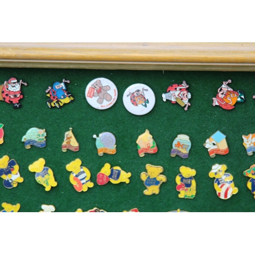 828 - LARGE QUANTITY OF VINTAGE AND MODERN PIN BADGES