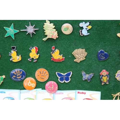 828 - LARGE QUANTITY OF VINTAGE AND MODERN PIN BADGES