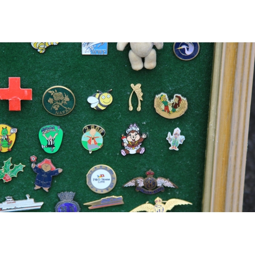 828 - LARGE QUANTITY OF VINTAGE AND MODERN PIN BADGES