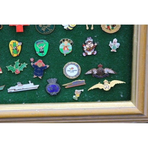 828 - LARGE QUANTITY OF VINTAGE AND MODERN PIN BADGES